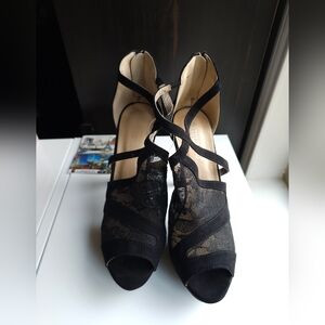 Elegant Black Lace Women's Heels